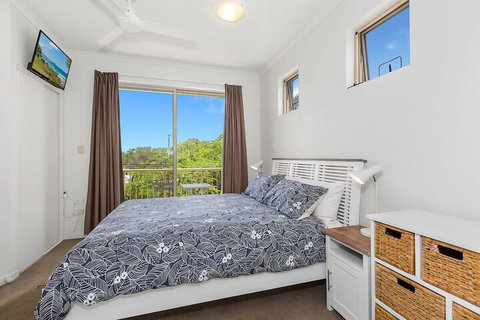 BEACH BLISS LUXURIOUS APARTMENT With POOL - Kawana Tourism 5