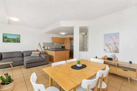 BEACH BLISS LUXURIOUS APARTMENT With POOL - Kawana Tourism 4