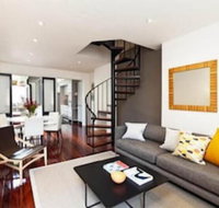 Spacious City 2 BR House Fit 6 PP - Kawana Tourism
