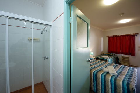 Lamington Hotel Motel - Kawana Tourism 1