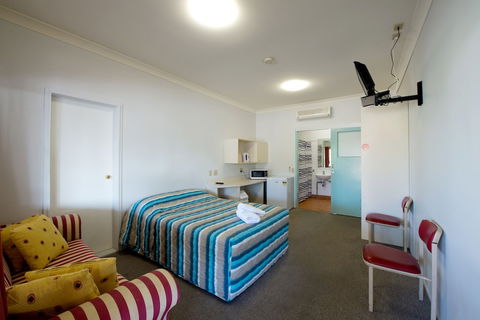 Lamington Hotel Motel - Kawana Tourism 5