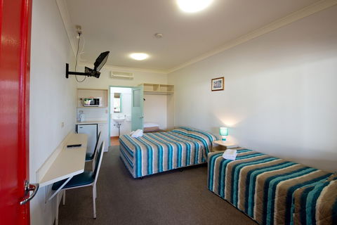 Lamington Hotel Motel - Kawana Tourism 2