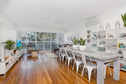 COASTAL CHIC At CASUARINA - Kawana Tourism 5