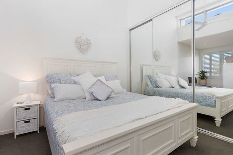 COASTAL CHIC At CASUARINA - Kawana Tourism 4