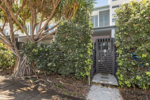 COASTAL CHIC At CASUARINA - Kawana Tourism 0