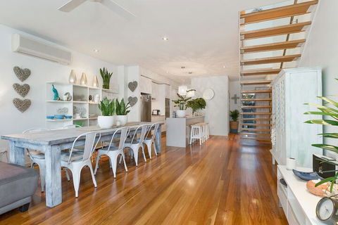 COASTAL CHIC At CASUARINA - Kawana Tourism 2