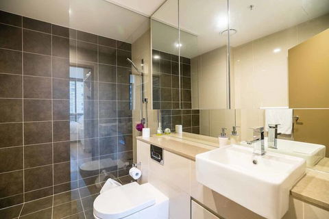 Fabulous City 2 BDR Apt In New Building - Kawana Tourism 4