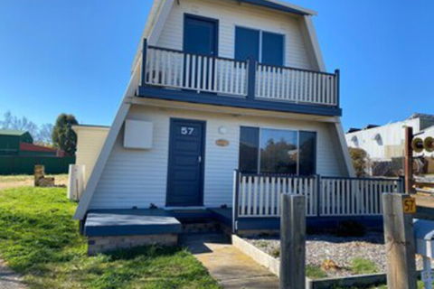 Millieâ€™s A Frame Uralla Haven - Kawana Tourism 0