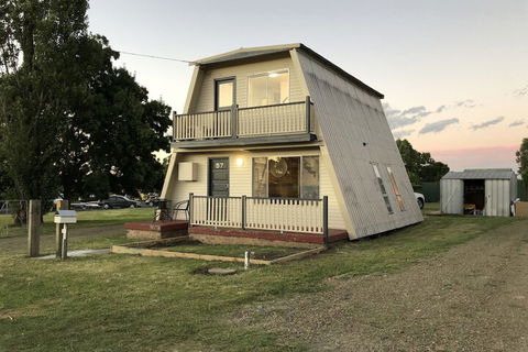 Millieâ€™s A Frame Uralla Haven - Kawana Tourism 2