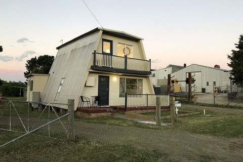 Millieâ€™s A Frame Uralla Haven - Kawana Tourism 3