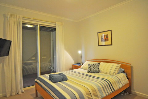 THE Sails 8 Linen Included Central Location - Kawana Tourism 3