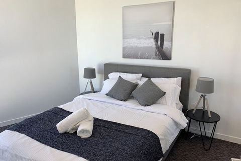 JC Water View Apartment On La Trobe - Kawana Tourism 3