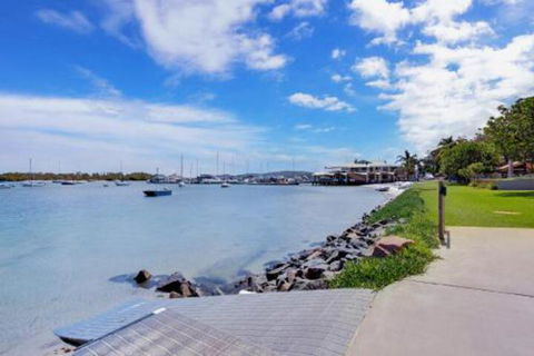 Sunset Court Unit 1 / 3 Resthaven Avenue - Kawana Tourism 0