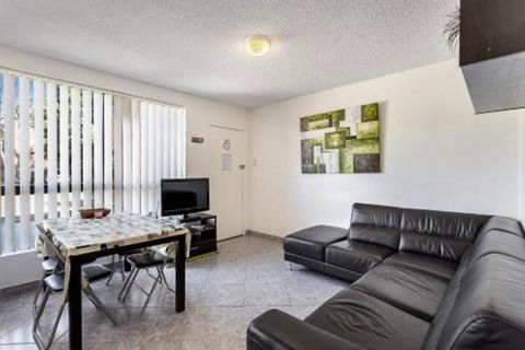 Sunset Court Unit 1 / 3 Resthaven Avenue - Kawana Tourism 7