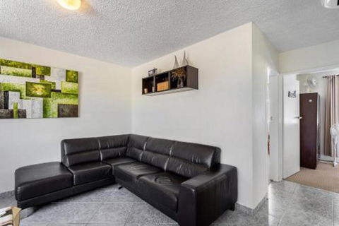 Sunset Court Unit 1 / 3 Resthaven Avenue - Kawana Tourism 5