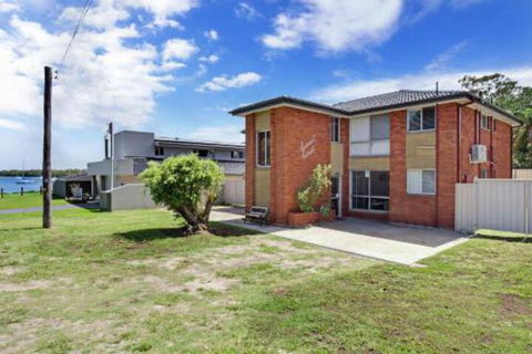 Sunset Court Unit 1 / 3 Resthaven Avenue - Kawana Tourism 2