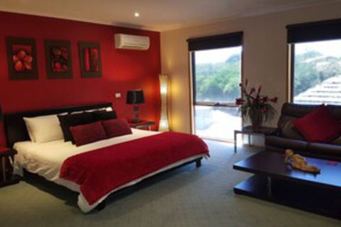 Venus Escapes Guesthouse - Kawana Tourism 0