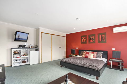 Venus Escapes Guesthouse - Kawana Tourism 7