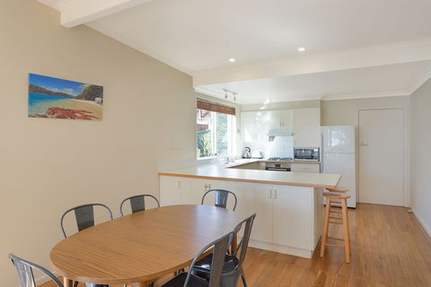 Surfside - Kawana Tourism 4