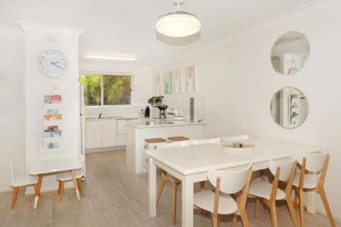 Unit 1 / 14 Tamarindus Street Marcoola Beach Pet Friendly 300 BOND Linen Supplied - Kawana Tourism 4