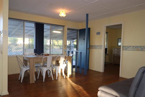 The South Sussex Cottage - Kawana Tourism 2