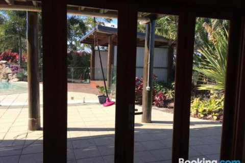 Takura Heights Modern Country Apartment With Pool Access - Kawana Tourism 5