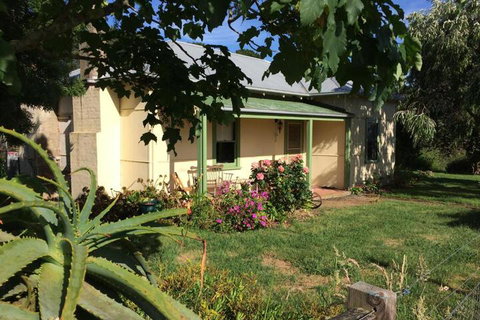 Tarndwarncoort Farmers Cottage - Kawana Tourism 3