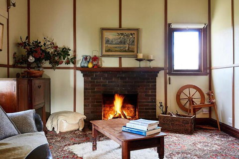 Tarndwarncoort Farmers Cottage - Kawana Tourism 7