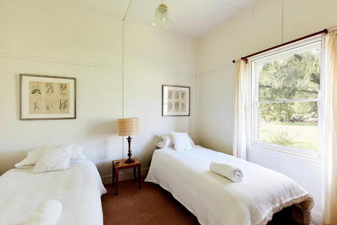 Tarndwarncoort Farmers Cottage - Kawana Tourism 2