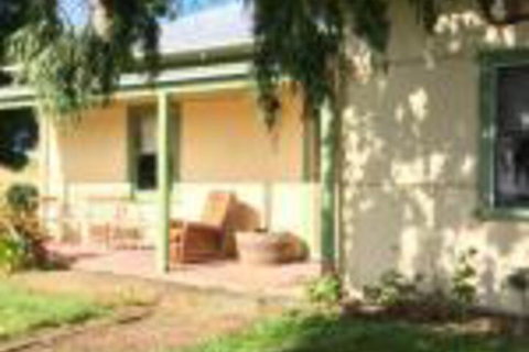 Tarndwarncoort Farmers Cottage - Kawana Tourism 0