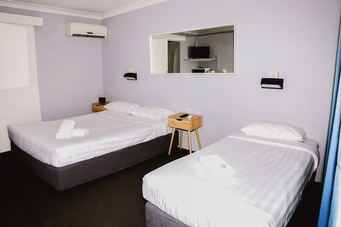 The Australian Hotel Motel Yass - Kawana Tourism 0