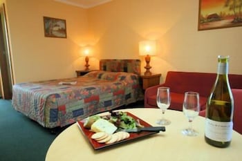Heemskirk Motor Hotel - Kawana Tourism 6