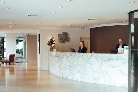 Holiday Inn Warwick Farm, An IHG Hotel - Kawana Tourism 3
