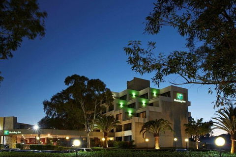 Holiday Inn Warwick Farm, An IHG Hotel - Kawana Tourism 1
