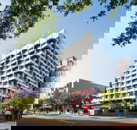 H on Smith Hotel - Kawana Tourism