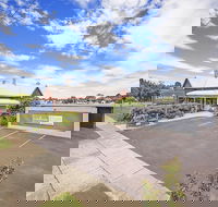 Hamilton Lakeside Motel - Kawana Tourism