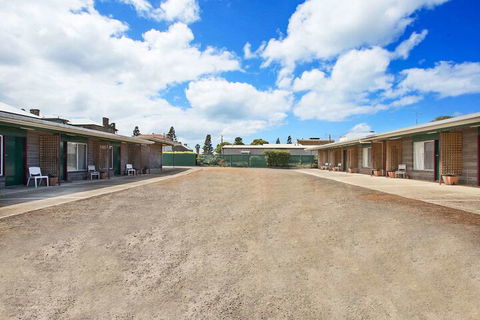 Econo Lodge Portland - Kawana Tourism 1
