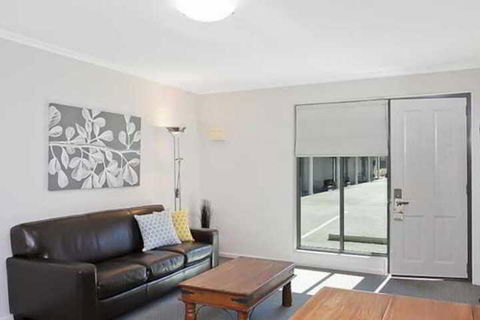 Comfort Inn Noahs In The Valley - Kawana Tourism 0