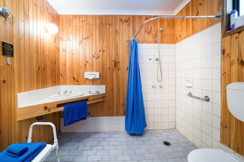 Kookaburra Motor Lodge - Kawana Tourism 4