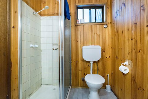 Kookaburra Motor Lodge - Kawana Tourism 3