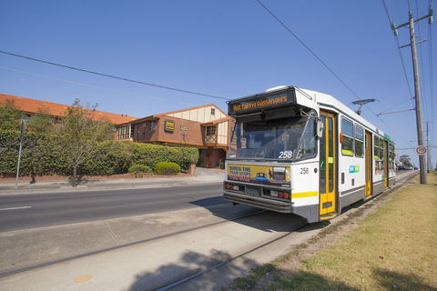 St Georges Motor Inn - Kawana Tourism 3