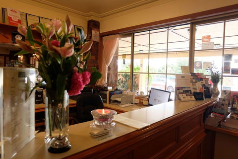 St Georges Motor Inn - Kawana Tourism 6