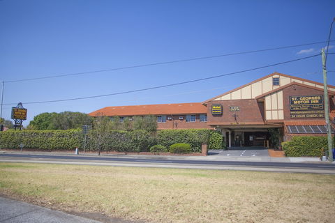 St Georges Motor Inn - Kawana Tourism 1