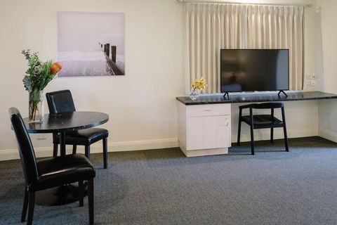Fairways Resort - Kawana Tourism 5