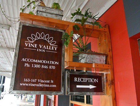 Vine Valley Inn - Kawana Tourism 0
