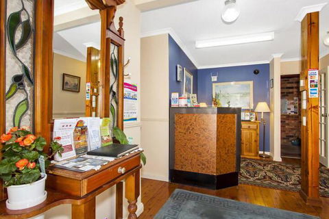 Coachman Motor Inn - Kawana Tourism 4