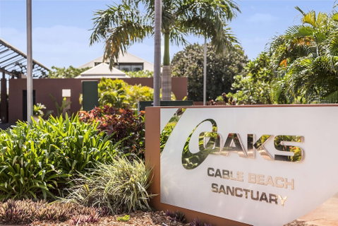 Oaks Cable Beach Resort - Kawana Tourism 1