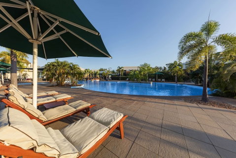 Oaks Cable Beach Resort - Kawana Tourism 3