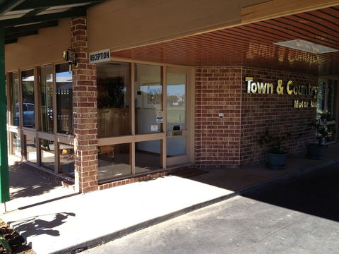 Town & Country Motor Inn Forbes - Kawana Tourism 3