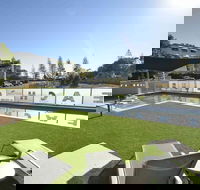 Beach Club Resort - Kawana Tourism